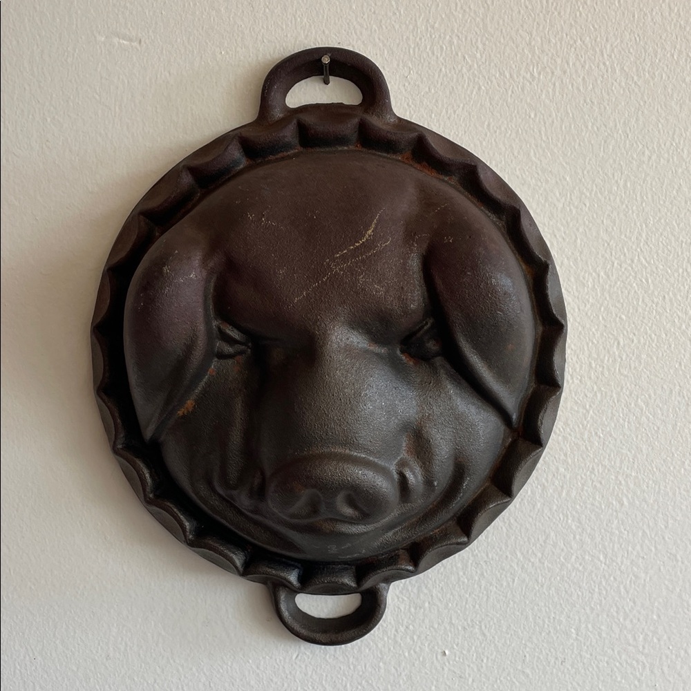 VINTAGE Rustic Cast Iron Pig Head Mold Baking Pan